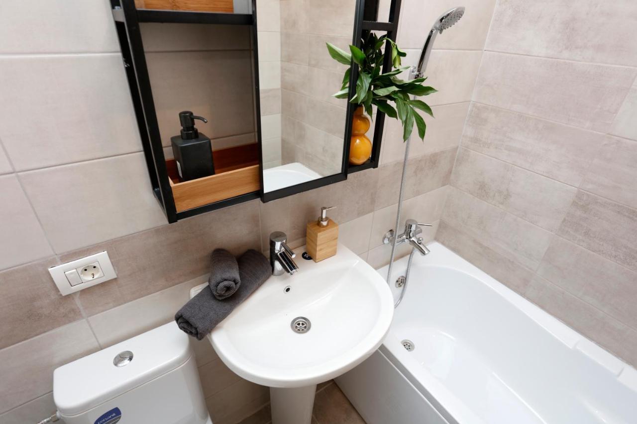New & Cozy Studio In Ghencea + Netflix Bukarest Eksteriør billede