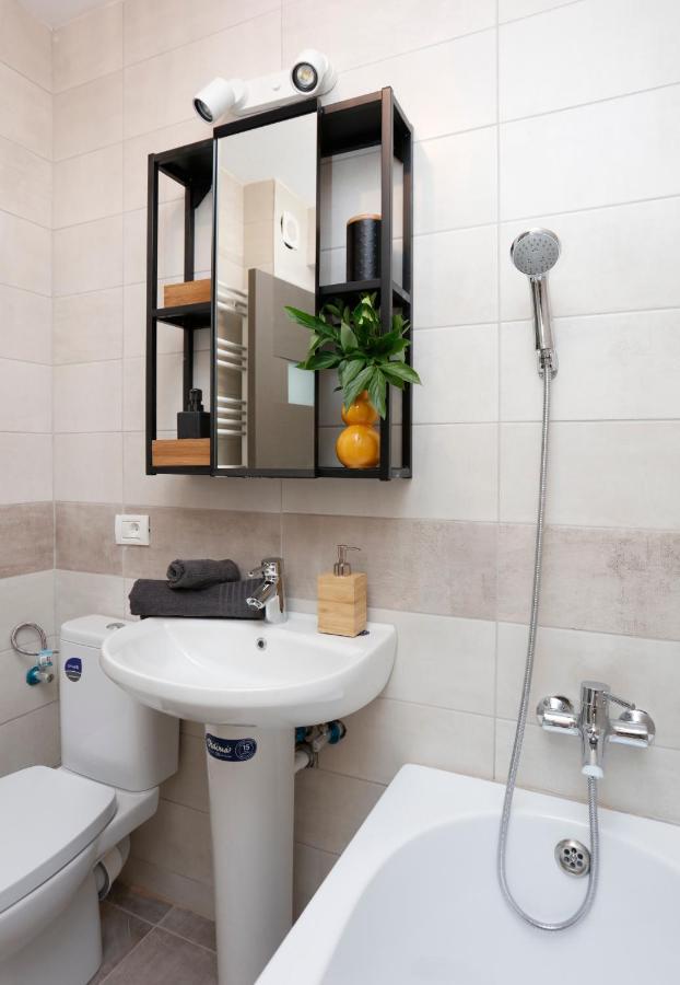 New & Cozy Studio In Ghencea + Netflix Bukarest Eksteriør billede
